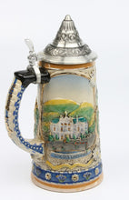 Load image into Gallery viewer, Bierkrug mit Spitzdeckel Relief Panorama Schloss Neuschwanstein bunt 500 ml
